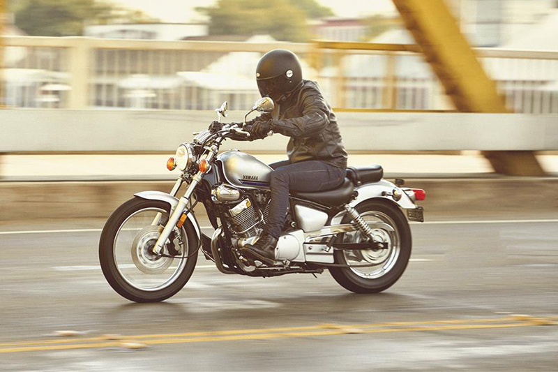moto custom 2022 - yamaha v-star