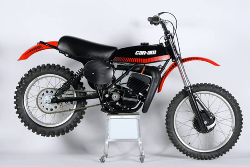 moto off road can-am