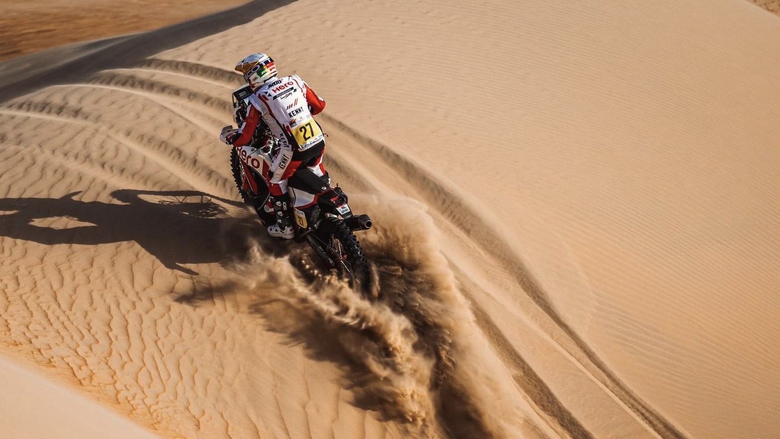 Joaquim Rodrigues, Abu Dhabi, Etapa 4: “Saltei longo numa duna, parti os óculos e comecei a sangrar do nariz” thumbnail