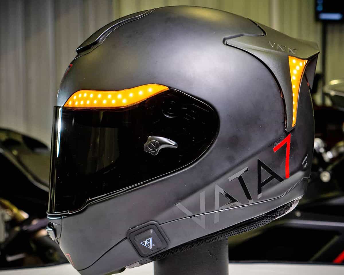 capacete de moto iluminado
