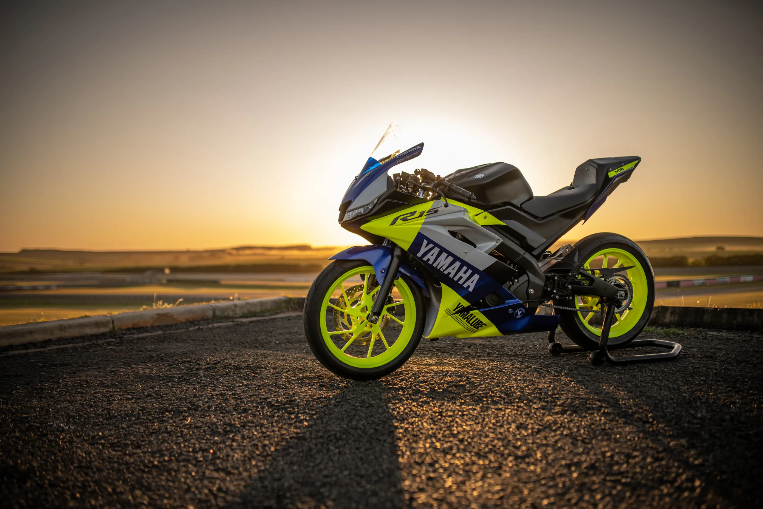 Nova Yamaha YZF-R15 da corrida para a correria – MOTOMUNDO