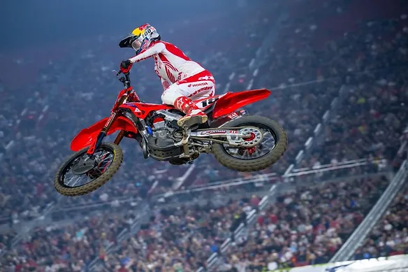 Jett Lawrence vence o Paris Supercross