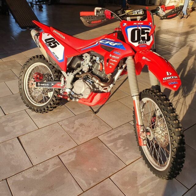 Colírio para os olhos 😍

SIGA NOSSOS PARCEIROS ✔
👉@portalmxoficial
👉@reddragon_racing
⠀
Acesse: https://mxaction.com.br/
.
.
.
#moto #motorcycle #brasil #honda #yamaha #motogp #instamoto #bikelife #gopro #biker #duasrodas #photography #motociclista #brazil #motociclismo #lifestyle #motocross #bmw #motor #superbike #mototerapia #motolife #kawasaki