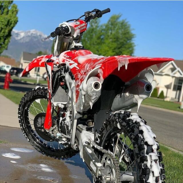 Deixando ela bonita para as festas 😍

SIGA NOSSOS PARCEIROS ✔
👉@portalmxoficial
👉@reddragon_racing
⠀
Acesse: https://mxaction.com.br/
.
.
.
#moto #motorcycle #brasil #honda #yamaha #motogp #instamoto #bikelife #gopro #biker #duasrodas #photography #motociclista #brazil #motociclismo #lifestyle #motocross #bmw #motor #superbike #mototerapia #motolife #kawasaki